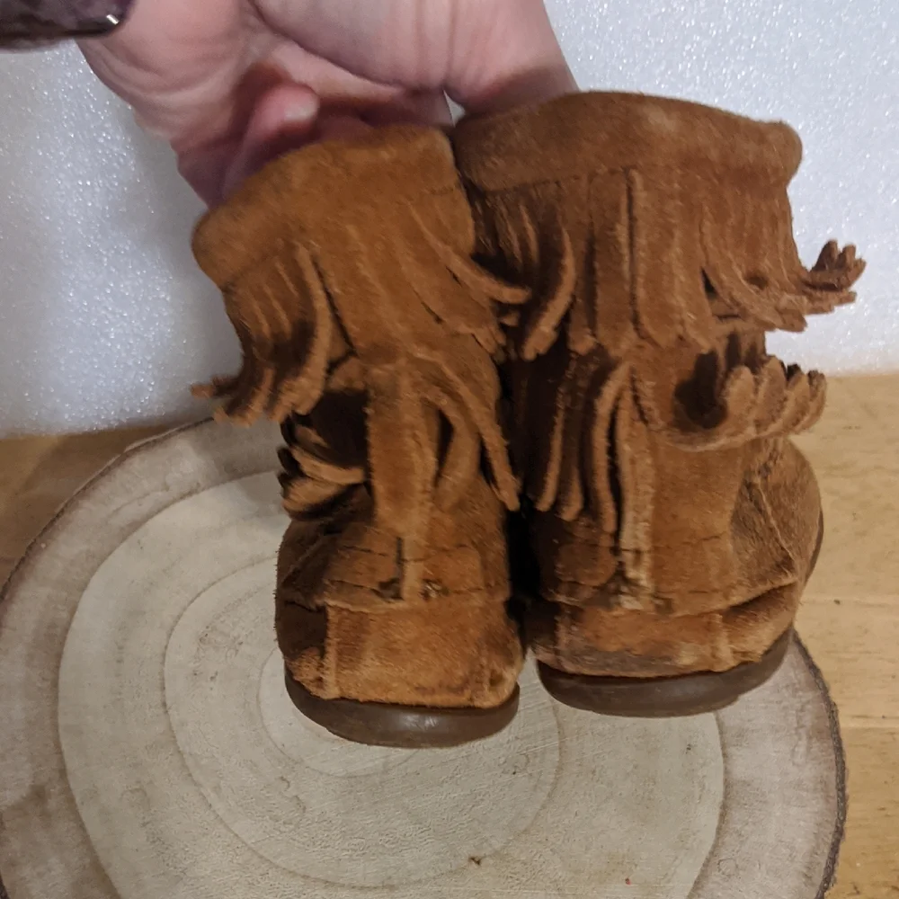 Minnetonka Tan Suede Moccasins Size 7